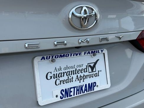 Used 2023 Toyota Camry SE image 7