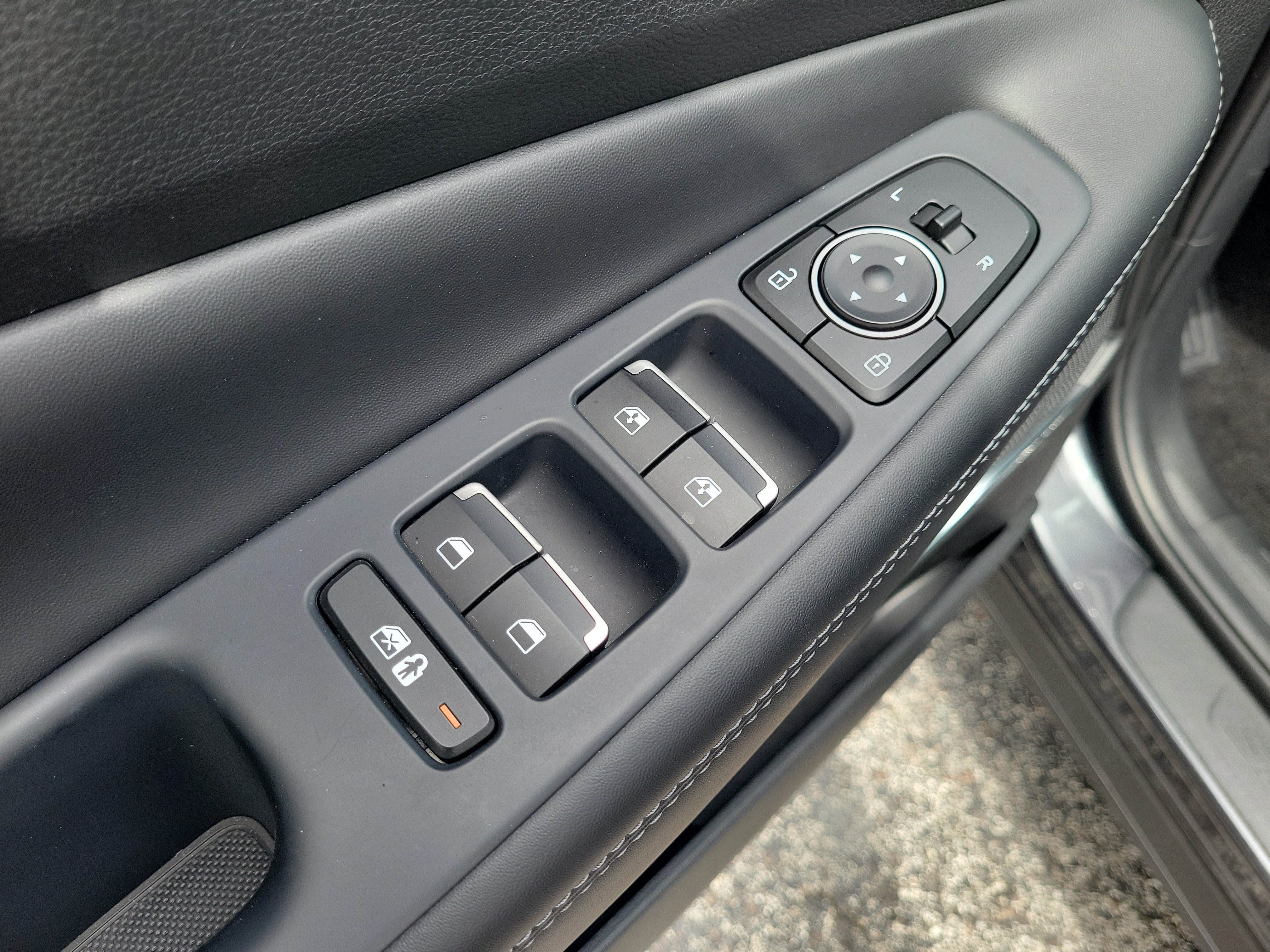 Used 2023 Hyundai Santa Fe SEL w/ Premium Package FWD image 11