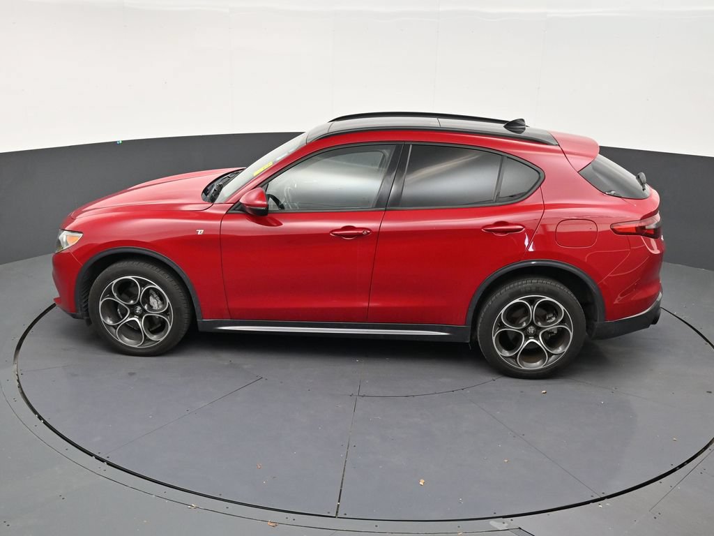 Used 2022 Alfa Romeo Stelvio Ti w/ Active Assist Plus Package AWD/4WD image 12
