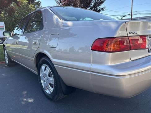 Used 2000 Toyota Camry LE FWD image 10