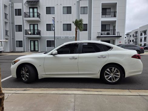 Used 2015 INFINITI Q70 3.7 RWD image 9