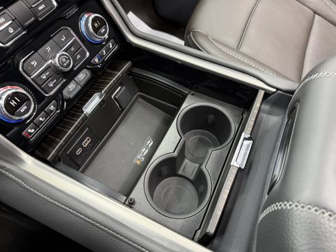 Used 2024 GMC Yukon Denali w/ Denali Reserve Package image 23