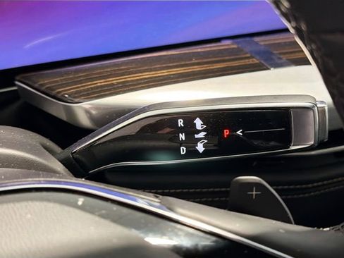 Certified 2025 Cadillac Escalade ESV Premium Luxury image 17