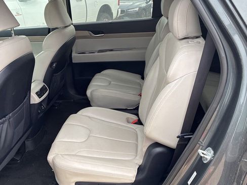 Used 2022 Hyundai Palisade SEL w/ Premium Package FWD image 7