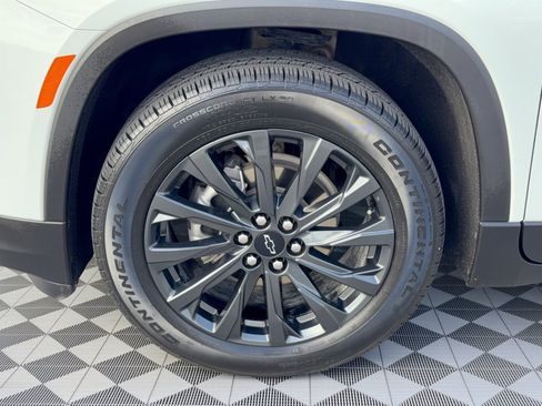 Used 2023 Chevrolet Traverse RS FWD image 13