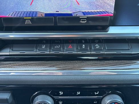 Used 2024 Chevrolet Silverado 2500 LT image 22