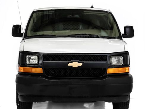 Used 2017 Chevrolet Express 2500 RWD image 8