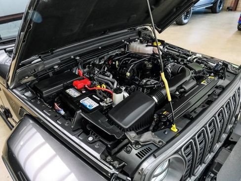Used 2025 Jeep Gladiator Sport AWD/4WD image 79