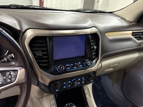 Used 2019 GMC Acadia Denali w/ Technology Package image 9