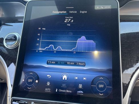 Used 2024 Mercedes-Benz GLC 300 4MATIC image 33