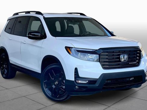 Used 2025 Honda Passport Black Edition image 3