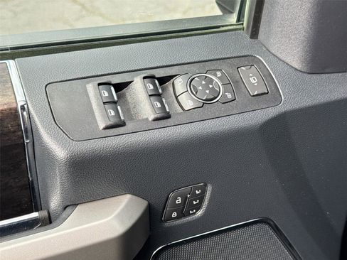 Certified 2022 Ford F350 Lariat w/ Lariat Ultimate Package image 28