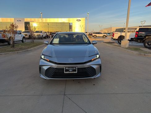 Used 2025 Toyota Camry LE FWD image 9