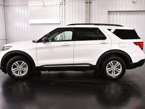 Used 2023 Ford Explorer XLT w/ Equipment Group 202A image 4