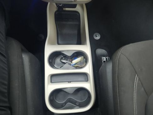 Used 2023 Chrysler Voyager LX FWD image 27