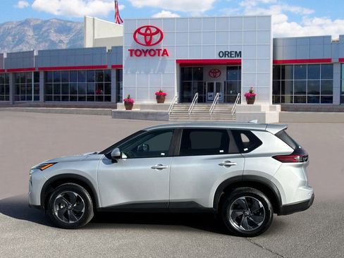 Used 2024 Nissan Rogue SV AWD/4WD image 6