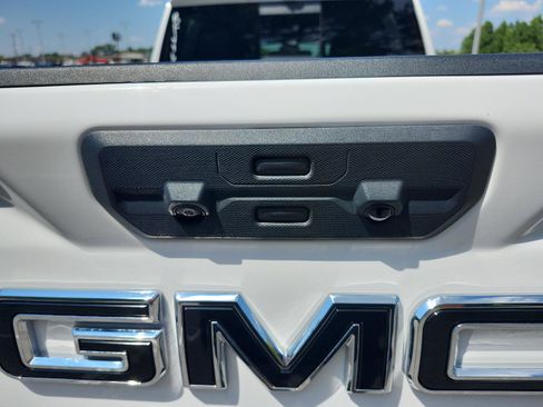 Used 2024 GMC Sierra 2500 AT4 w/ AT4 Premium Plus Package AWD/4WD image 13