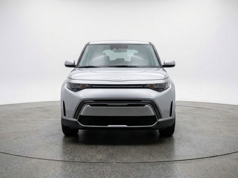 Used 2025 Kia Soul LX w/ LX Technology Package image 2