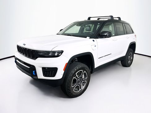 Used 2023 Jeep Grand Cherokee Trailhawk w/ Advanced Protech Group II AWD/4WD image 3
