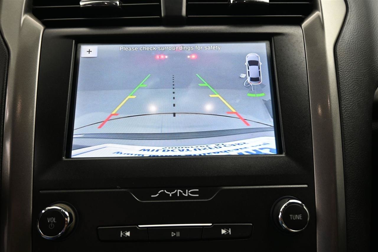 Used 2019 Ford Fusion SE FWD image 14