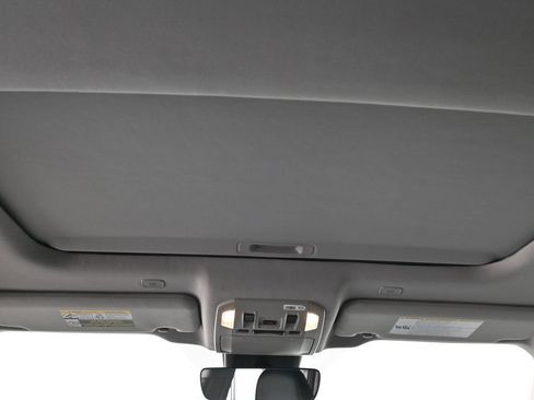 Used 2025 Toyota Highlander XLE AWD/4WD image 22