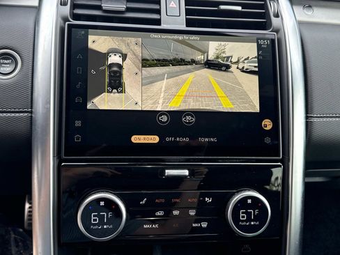 Certified 2024 Land Rover Discovery Dynamic SE image 24