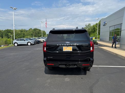 Certified 2025 Ford Expedition Active AWD/4WD image 7
