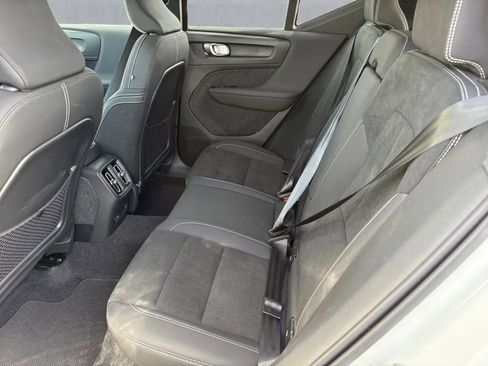 Used 2023 Volvo XC40 Recharge Plus image 14