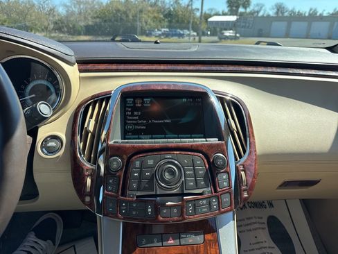 Used 2010 Buick LaCrosse CXS image 18