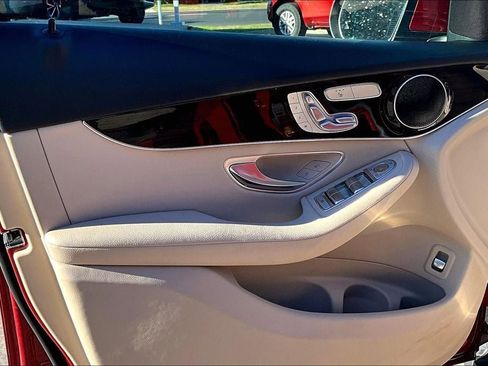 Used 2021 Mercedes-Benz GLC 300 4MATIC w/ Premium Package image 26