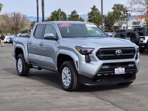 Used 2025 Toyota Tacoma SR5 image 3