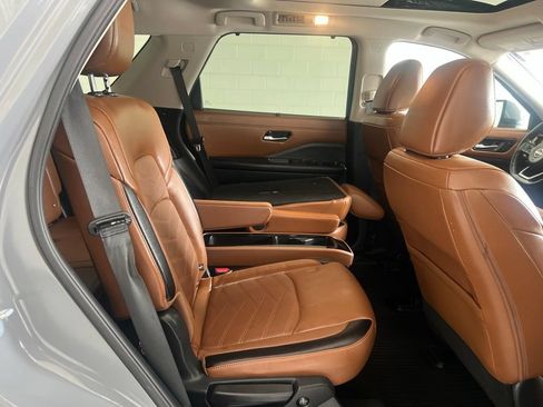 Used 2025 Nissan Pathfinder Platinum AWD/4WD image 34