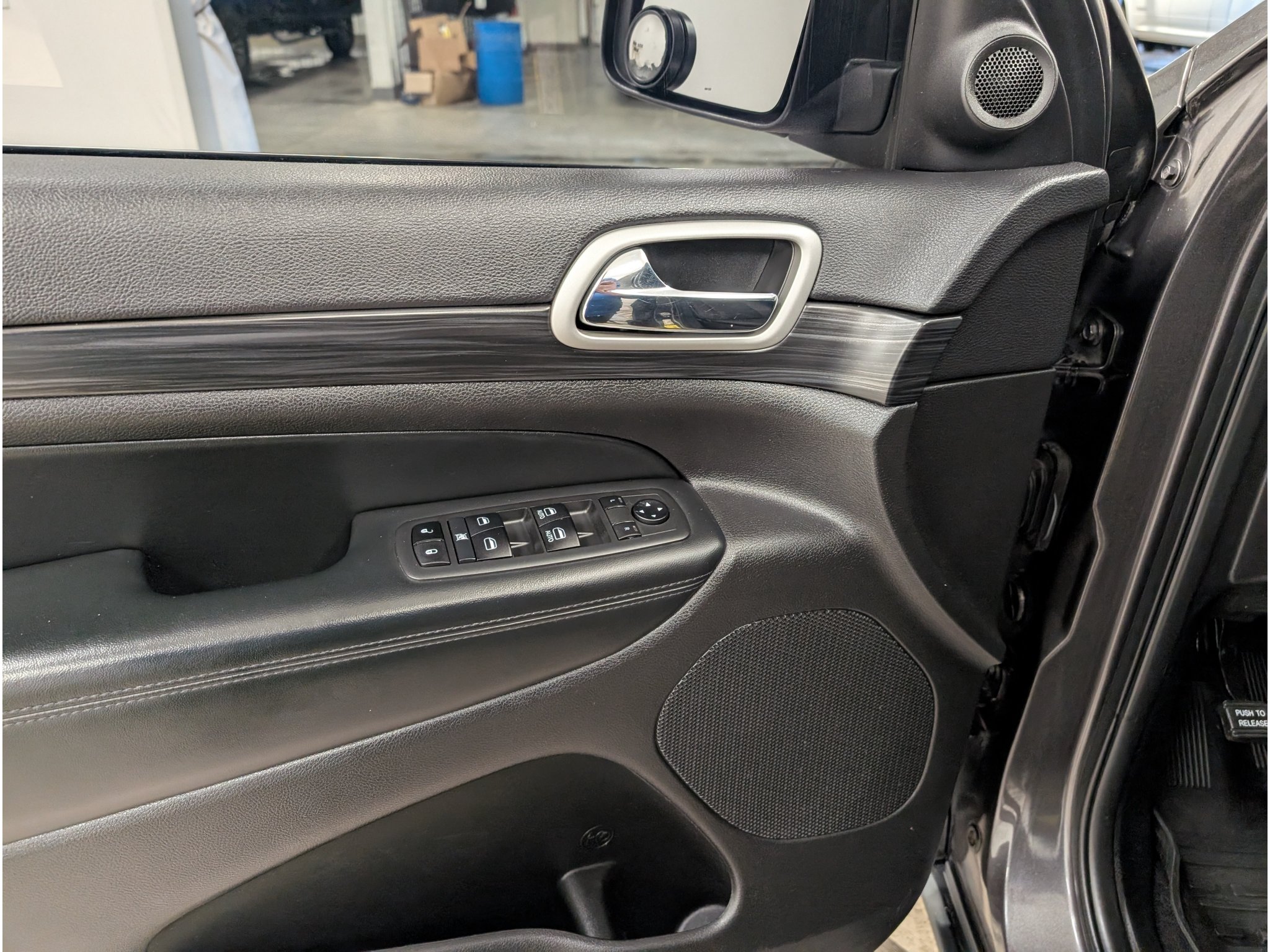 Used 2021 Jeep Grand Cherokee Laredo AWD/4WD image 9