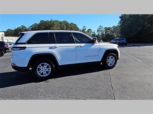 Used 2024 Jeep Grand Cherokee Laredo w/ Trailer Tow Package image 33