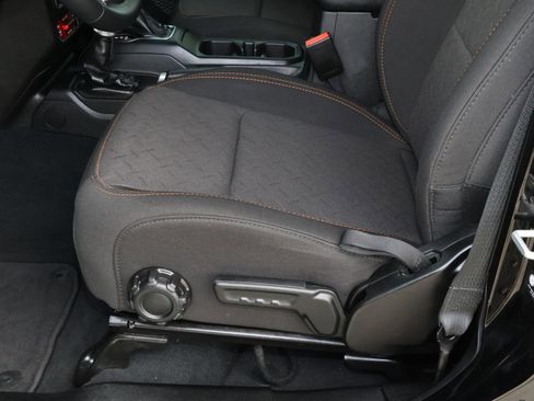 Used 2025 Jeep Gladiator Mojave image 18