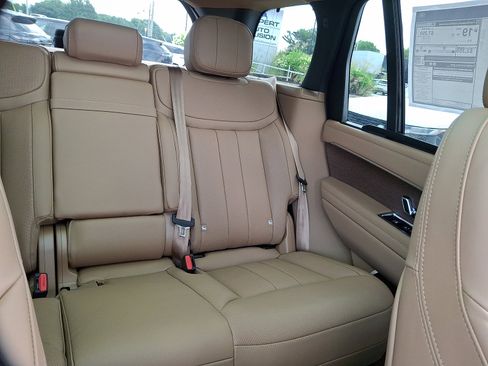 New 2025 Land Rover Range Rover SE image 17