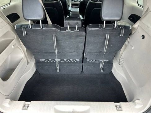 Used 2023 Chrysler Pacifica Limited FWD image 48
