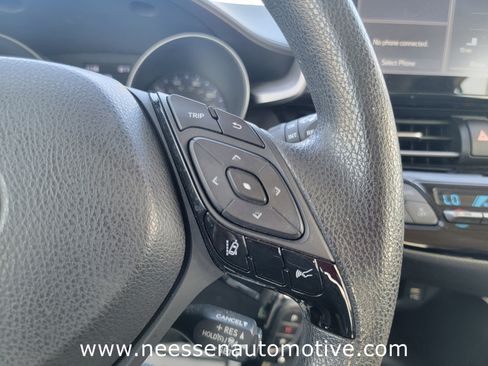 Used 2021 Toyota C-HR LE image 19