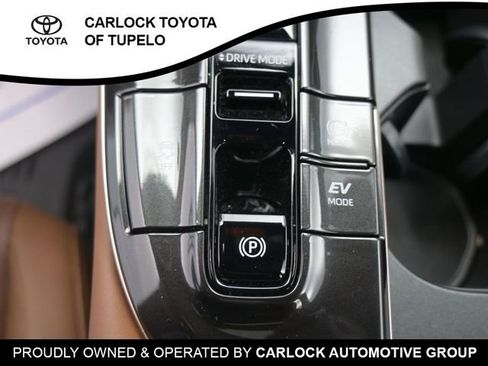 Used 2025 Toyota Crown Signia w/ Advanced Technology Package image 19