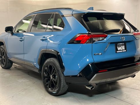 Certified 2025 Toyota RAV4 SE w/ Convenience Package AWD/4WD image 3