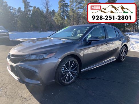 Used 2022 Toyota Camry SE image 1