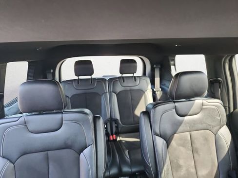 Used 2023 Jeep Grand Cherokee L Laredo image 11