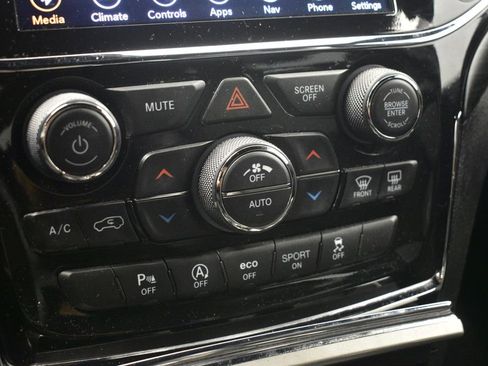 Used 2021 Jeep Grand Cherokee Altitude image 33