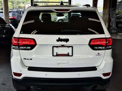 Used 2019 Jeep Grand Cherokee Laredo image 14