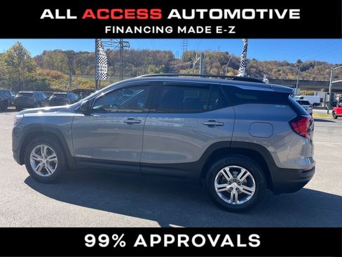 Used 2018 GMC Terrain SLE w/ Driver Convenience Package image 4