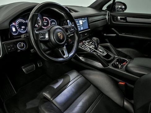 Used 2020 Porsche Cayenne Turbo image 10