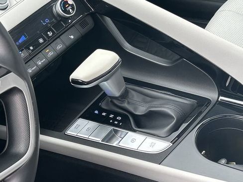 Used 2023 Hyundai Elantra Limited image 25