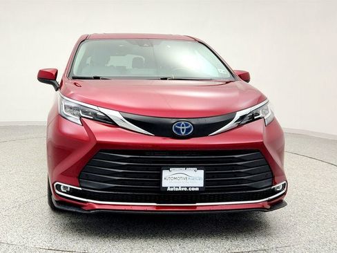 Used 2021 Toyota Sienna XLE image 2