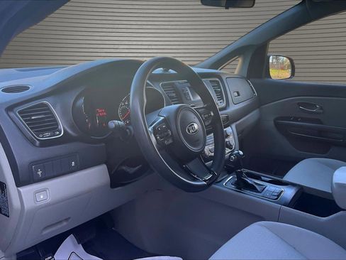 Used 2016 Kia Sedona LX w/ LX Convenience Package image 16