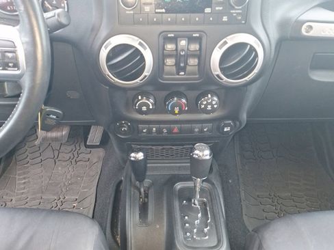 Used 2017 Jeep Wrangler Unlimited Rubicon AWD/4WD image 14
